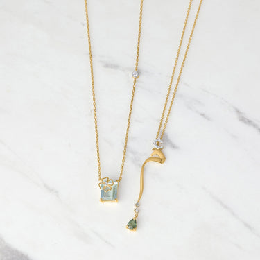 GEOMUSE MOM NECKLACE in 18k gold with tanzanite and diamond accents.