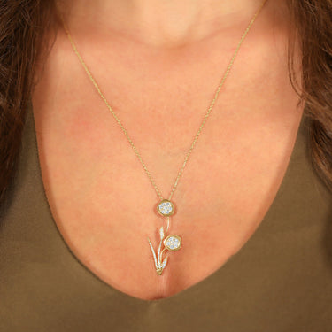 Desert Rose Bouquet necklace with diamonds and 18K gold.