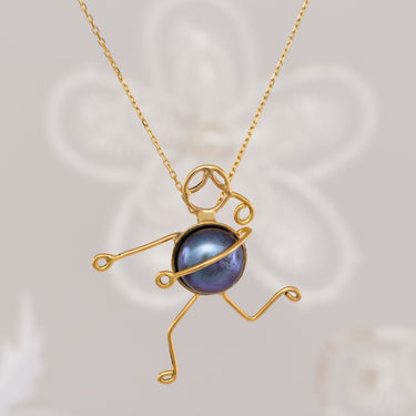 Handmade 18k gold necklace with Tahitian pearl, symbolizing elegance and unity.