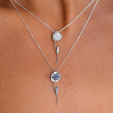 White gold necklace featuring a desert rose flower design with sparkling diamonds, showcasing elegance and beauty.
